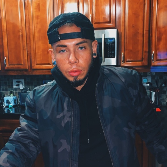 Meet your Posher, Jamesson - Picture 4 of 9